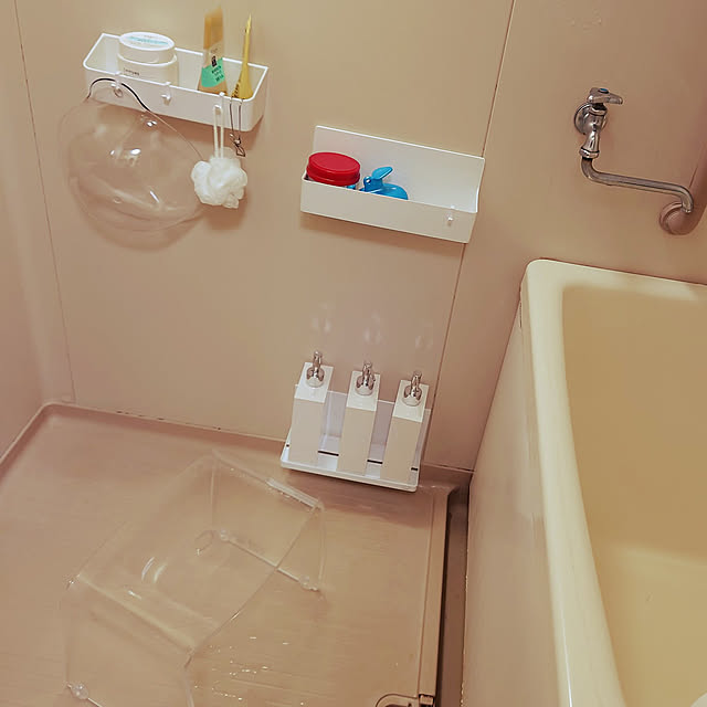 Bathroom,団地暮らし,風呂場,風呂椅子浮かす収納,浮かせる収納,バランス釜,団地でも諦めない！,おうち見直しキャンペーン,RoomClipショッピング,バスルーム,賃貸,浮かす収納,マグネット収納,無印良品,団地,団地インテリア,団地　賃貸,賃貸でも楽しく♪ butterflykissの部屋