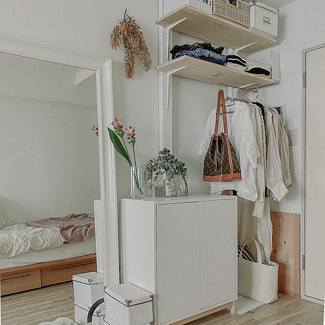 造作棚,ホワイトナチュラル,賃貸インテリア,ワンルーム,シンプルインテリア,一人暮らし,1k 8畳,Instagram→mm_room_mm,ナチュラルインテリア,DIY,収納スペース,海外インテリアに憧れる,ラブリコ,On Walls mmの部屋