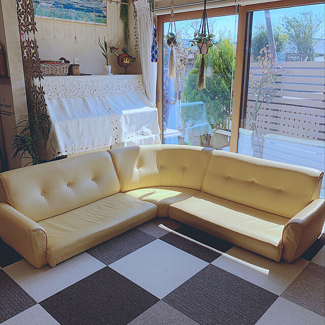 プラハン手作り,タイルカーペット,コーナーローソファー,わんこのいる暮らし,Lounge xigyanの部屋