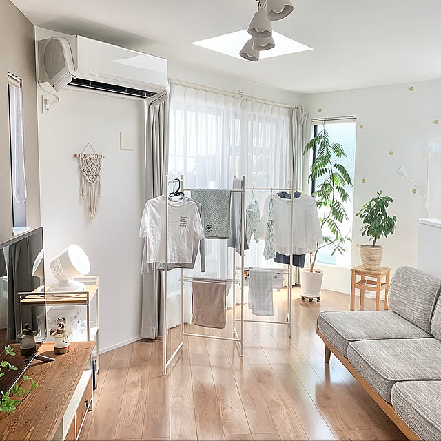 Lounge,インテリアに馴染む,グリーン,コンパクトに収納,室内物干し,買ってよかったもの,いいね、フォローに感謝です.｡.:*♡,見て頂きありがとうございます⑅︎◡̈︎*,夏 nonp--yの部屋