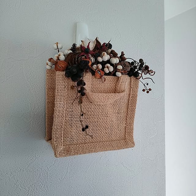 Lounge,ハンドメイド,無印良品,ドライフラワー,ナンキンハゼ,木の実好き♡,コマンドフック,白が好き,白×グレー,木の実,リノベーション,ドライフラワーアレンジ,木の実ドライ,ジュートバッグ,ナンキンハゼの実,木の実アレンジ,ミニジュートバッグ,無印良品のある暮らし,無印良品と暮らす,ナンキンハゼの実 ドライ,リノベーションを楽しむ,コマンドフックモニター,ジュートバッグリメイク,ジュートバッグアレンジ,ミニジュート planteaの部屋