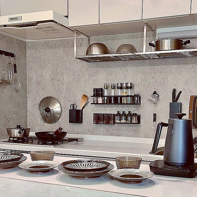 Kitchen,壁面収納,小石原焼,リビングキッチン,象印タンブラー,山善温調ケトル,吊り棚,モルタル風,towerマグネットシリーズ,towerシリーズ madddの部屋