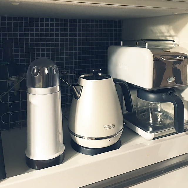 Kitchen,モノトーン,箸立て,デロンギコーヒーメーカー,プチプラ最高♪,デロンギケトル,白黒インテリア,お金をかけずにインテリア,ダイソー新商品？,10000人の暮らし 123.Tの部屋