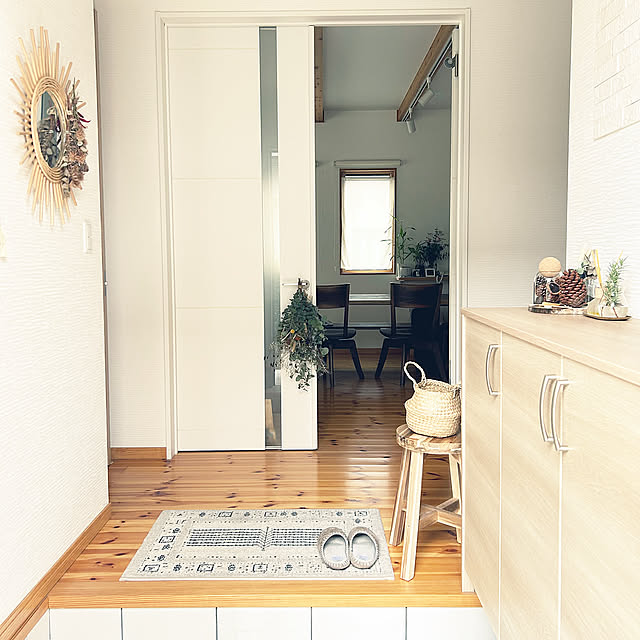 Entrance,スツール,シンプル,ナチュラルインテリア,シンプルが好き,シンプルインテリア,すっきり暮らす,シンプルな暮らし,心地よい暮らし,いいね!ありがとうございます◡̈♥︎,インテリア好き,ホワイト×木目,IKEA,ドライフラワー i-chanの部屋