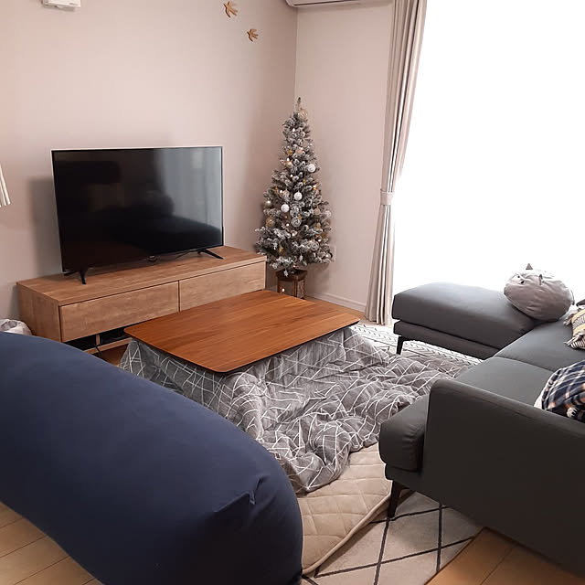 Lounge,クリスマス,すっきり暮らしたい,こどもと暮らす。,冬支度,ヨギボーのある生活,こたつのある部屋,ヨギボー,こたつ,こたつのある暮らし,ヨギボーマックス,シェニールラグ,ふかぴた,テレビ周り,イケヒコ ラグ,クリスマスツリー koyo_xxxxの部屋