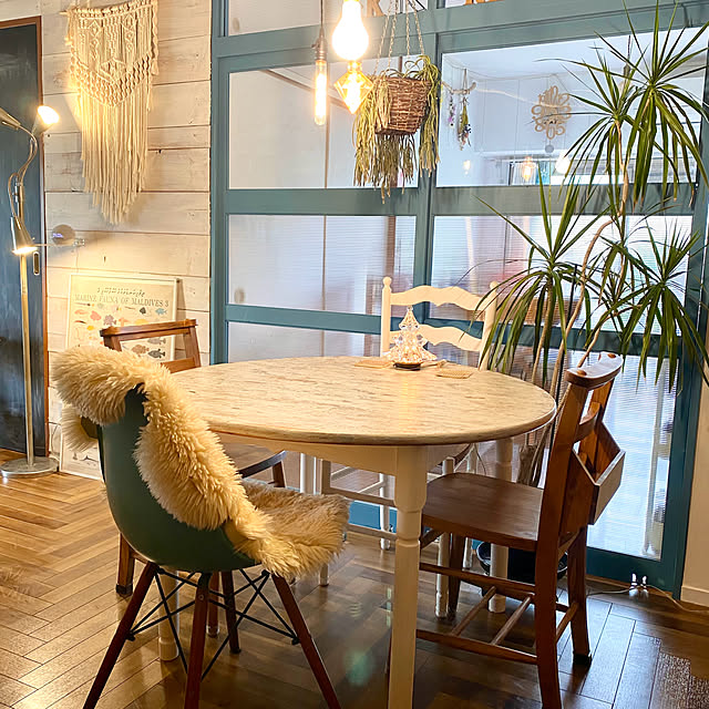 Kitchen,ナチュラルボヘミアンビーチ,海外風インテリア,ダイニングテーブル,リメイク,ペイント,チャーチチェア,無垢材,丸テーブル,白ペンキ,円形テーブル,天板リメイク,ロンハーマン風,ビンテージ加工,観葉植物,セルフリフォーム,白い板壁,建具自作,ドラセナコンシンネ,リプラサリス tarezo33の部屋