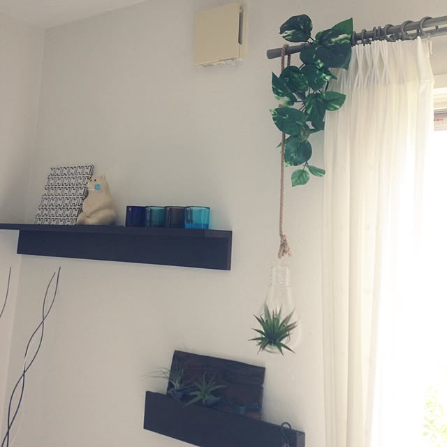 Lounge,ダイソーのフェイクグリーン,salut!,ファブリックパネル,kivi,フェイクグリーン,エアプランツ,ダイソー,無印良品 壁に付けられる家具,北欧雑貨,北欧,シロクマ貯金箱,エアプランツホルダー rikakoの部屋