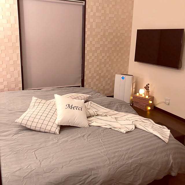 Bedroom,空気清浄機,ピンポン玉ライト,ダイソークッションカバー,グラフチェック,エコカラット,YAMAZEN扇風機モニター応募,いつもいいねやコメありがとうございます♡,ロールスクリーン,おしゃれなおうちにしたい♡,壁掛けテレビ,ダイキンの加湿空気清浄機 Mamiyの部屋