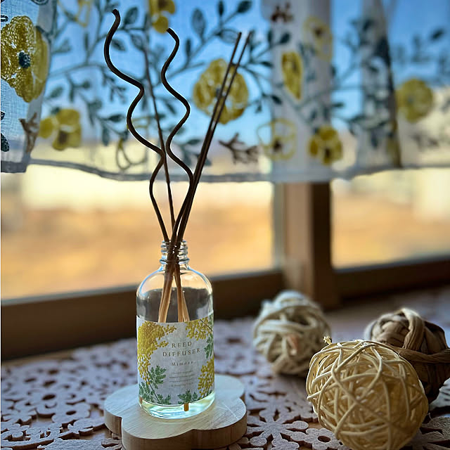 My Shelf,出窓ディスプレイ,出窓,カフェカーテン,シャンブルで購入,シャンブル,ミモザの香り,香りのある暮らし,ミモザ,築23年,WB工法,WBHOUSE juncocoの部屋