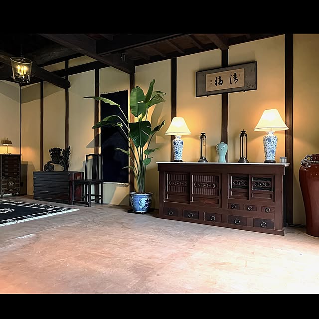 シノワズリ,MUNI carpets,土間,古民家,古民家リノベーション,箪笥,オーガスタ,観葉植物,塗り壁,土間のある暮らし,Entrance chettoの部屋