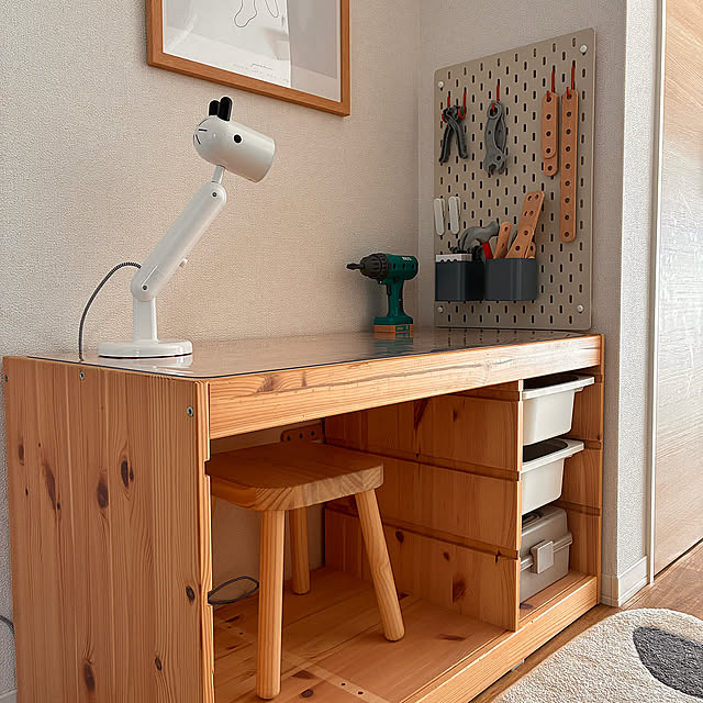 すっきりと使いやすい！壁面や整理整頓アイテムを使ったデスク収納の実例6選