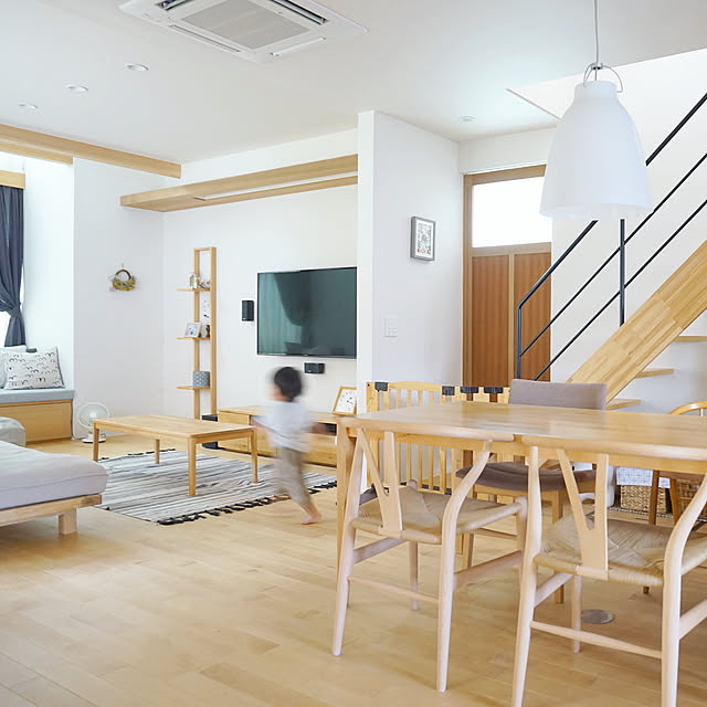 スケルトン階段,北欧家具,リビングダイニング,リビング,ダイニング,シンプルインテリア,ナチュラルインテリア,丁寧な暮らし,シンプルな暮らし,北欧インテリア,こどものいる暮らし,ig→flow_hayuka,こどもと暮らす,すっきり暮らす,赤ちゃんのいる暮らし,赤ちゃんと暮らす,Lounge flow_hayukaの部屋