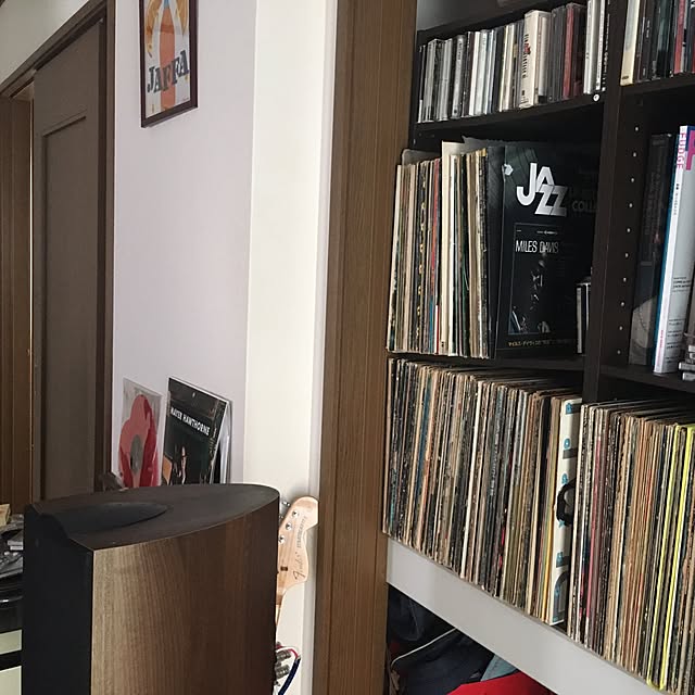 おすすめcd収納54選 無印や100均など Roomclip Mag 暮らしとインテリアのwebマガジン