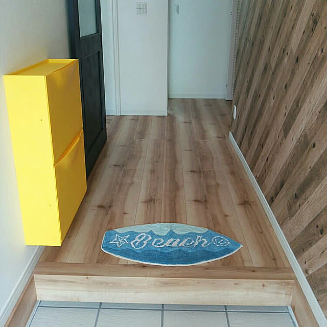 Entrance,サーフィン雑貨,トローネス,イエロー,白いタイル,リクシルドア,夏が好き,アメリカン,感謝です♡,海が好き,マリンスタイル,サーファーズハウス,マリンテイスト,木目,子供がいる家,西海岸 ki-ta.sの部屋