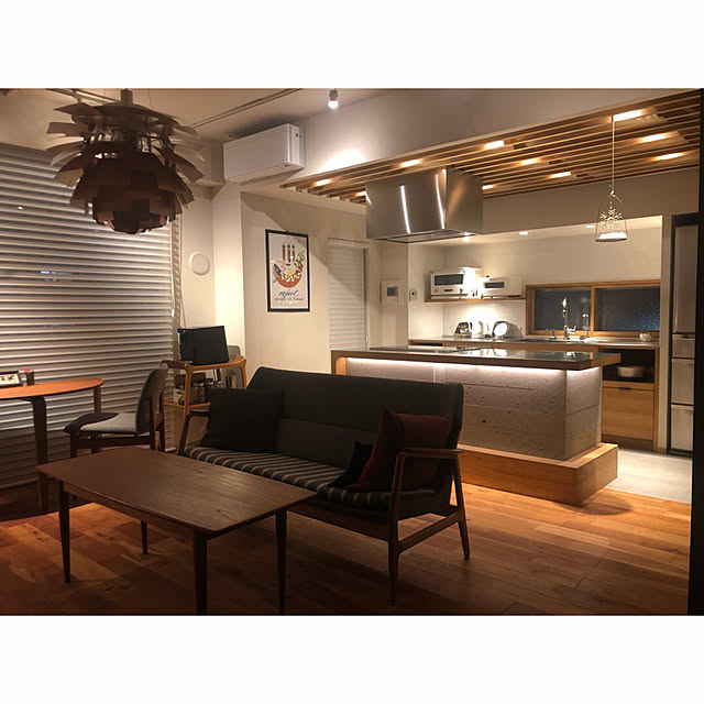 Kitchen,家電は白,キッチンカウンター,リノベーション後,アイランドキッチン,北欧ヴィンテージ,ハンズデザイン一級建築士事務所,建築士とつくる家,ペンダントライト,間接照明,照明,タモ材,大谷石,ステンレス天板,ポスター,ダイニングテーブル＆チェア,リビングダイニング,ソファ,カウンター,リノベーション,中古マンション,北欧 pomqujackの部屋