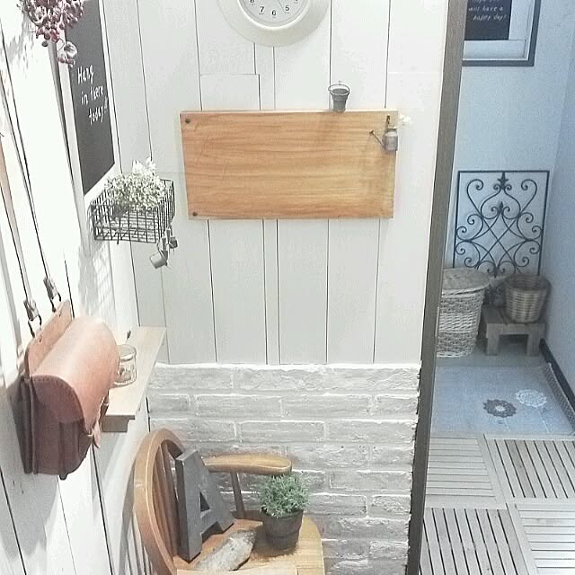 Entrance,板壁DIY,狭小住宅,ブリックタイル,DIY,ファブリックレンガDIY,ベニヤ板壁 mikiの部屋