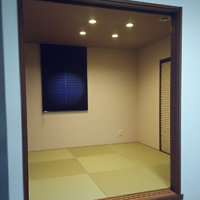 Overview,小上がり和室,丸窓,ブラインド 和紙,4畳半,ダウンライト,ネイビー好き,藍色 ernfkdの部屋