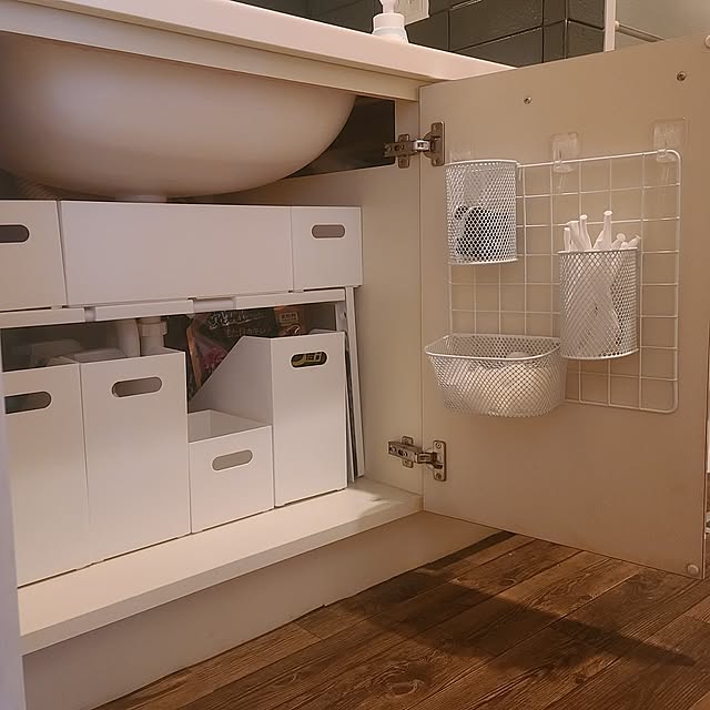 Bathroom,吊り下げ収納,コメントお気遣いなく♡,ニトリ,100均一で吊り下げ収納,3枚投稿です♡,洗面台下収納 lovepeaceの部屋