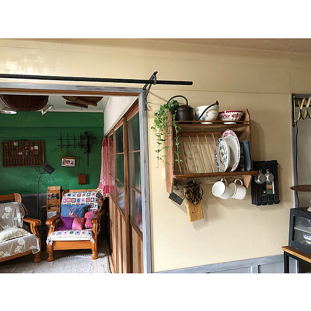 セルフペイント,緑の壁,スタンドバー,ディッシュラックDIY,セルフリフォーム,DIY,複数枚投稿,マンション,端材利用,DIYのある暮らし,アンティーク,古道具,引き戸DIY,Overview shippoの部屋