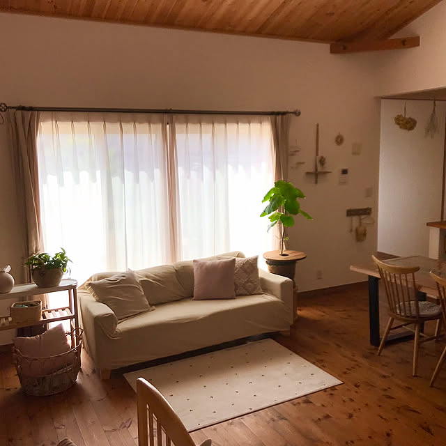 お部屋を広く見せる工夫,カントリー,木の温もりが好き,観葉植物,無垢の木が好き,Lounge nihiの部屋