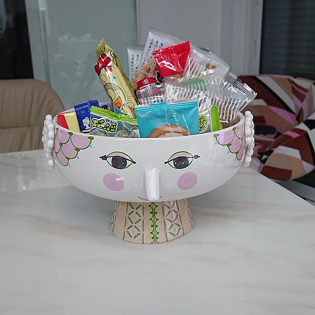 My Desk,ヴョンビンブラッド,リビングインテリア,花瓶,お菓子 marimoの部屋