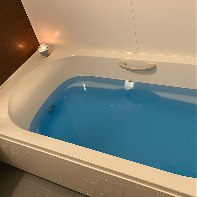 バスルーム,IKEAのアロマキャンドル,クナイプ,LIXIL,Bathroom tokagenoiruuchiの部屋