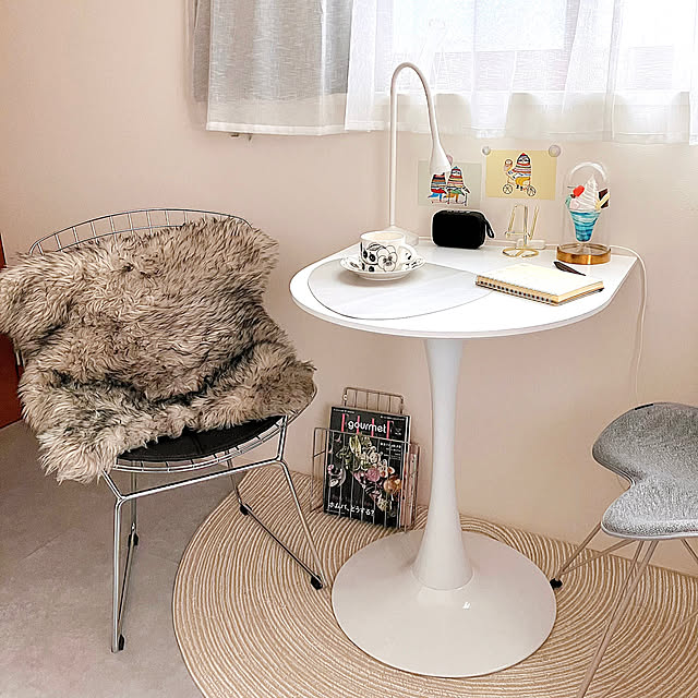 DIY,ファーラグ,ファー,cozy space,マイデスク,ハーフラウンドテーブル,理想を形に,ワイヤーチェア,ハリーベルトイア,椅子,冬,フラワーポットランプ,デザイナーズチェア,ルームクリップショッピング,3枚目までお願いします,3枚目が夏の姿,カーテンも冬用に変更,ティーテーブル,カフェテーブル,My Desk mako2yaaの部屋
