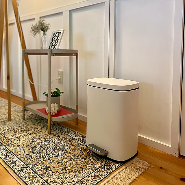 腰板DIY,ニトリ,IKEA,アートのある暮らし,ゴミ箱,DIY,ホワイトインテリア,北欧インテリア,海外風インテリア,ホワイト&ウッド,心地よく暮らす工夫,ディスプレイコーナー,寝室,木の家,Bedroom mamyuの部屋