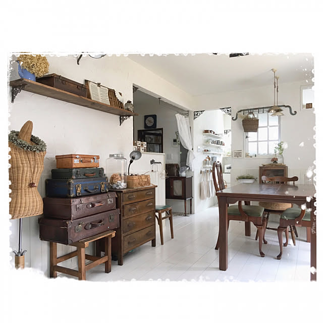 Overview,ケヤキ100%オーダーテーブル,藤のトルソー,革トランク,漆喰壁DIY,古物 mocoの部屋