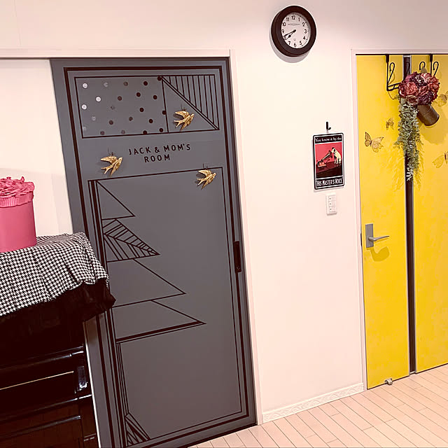 ピアノのある部屋,寝室ドア,プチ模様替え,プチDIY,マステアート,マステでイメチェン,SHEIN購入品,ドアにリメイクシート,アイアン好き,新生活,春に向けて,ジャックラッセルテリアのいる家,IKEA 雑貨,On Walls kittyの部屋