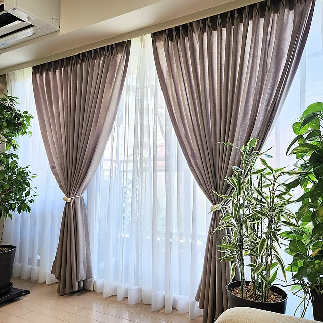 Overview,観葉植物,グリーン,カーテン,ベンジャミン,植木鉢,ポトス,レースカーテン,カーテンアレンジ,ドラセナサンデリアーナ,南向きの窓,透け感が綺麗,マンション暮らし,ドレープカーテン,2倍ヒダ,東京インテリアのカーテン,マグネットカーテンタッセル,三菱エアコン霧ヶ峰,ドレープは形状記憶加工,モダンインテリア love1017の部屋