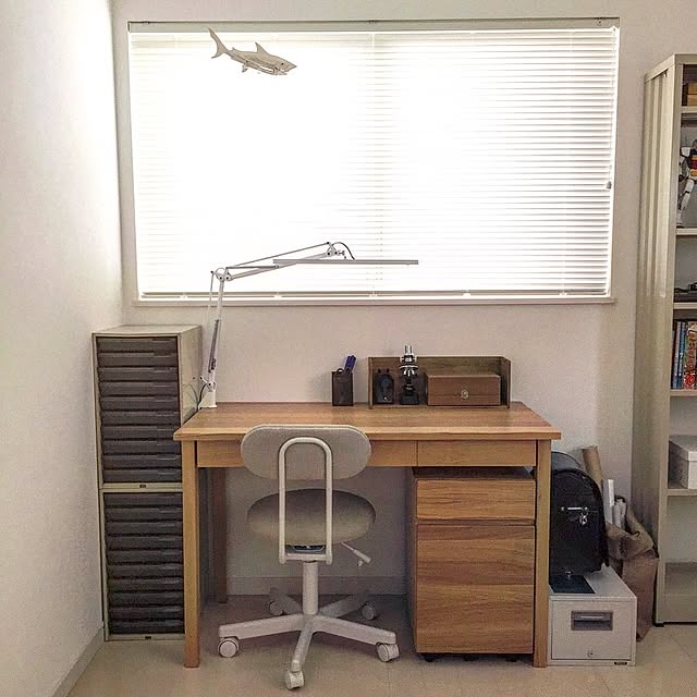 My Desk,勉強机,無印良品,塩系インテリアの会,学習机,Zライト,シンプル,息子部屋,子供部屋,モビール,ブラインド,セリアの板で作った本立て,セリア,コクヨ TNKの部屋