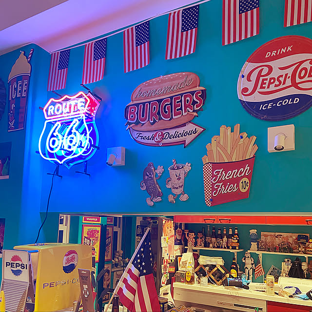 ネオンサイン,アメリカン雑貨,アメリカンダイナー,こどもと暮らす,ライセンスプレート,アメリカンポップ,アメキャラ,ダイナー風,アメリカンプレート,ラットフィンク,アメリカン,アメリカンダイナー風,アメリカンスタイル,アメトイ,子供のいる暮らし,コカ・コーラ,ブリキプレート,ブリキ看板,BARカウンター,市松模様,Kitchen mi-tan-0827の部屋