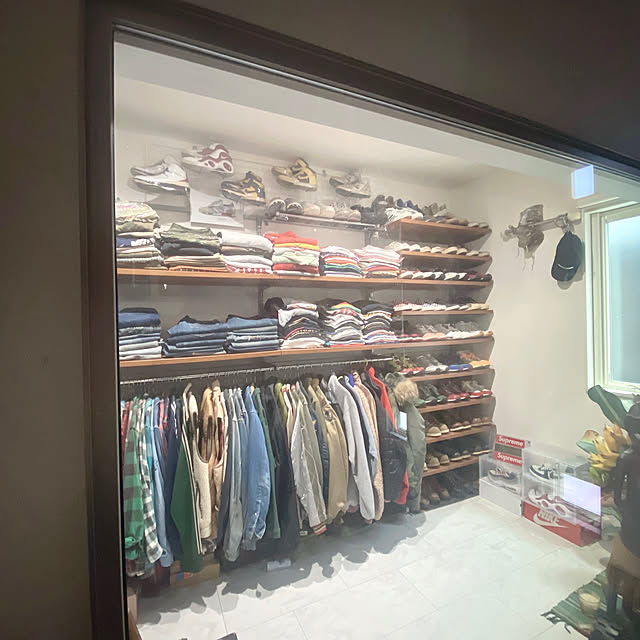 My Shelf,スニーカーディスプレイ,可動棚,旦那の趣味,オープン収納,自由設計,注文住宅,戸建て,FIX窓,ガレージのある家,衣装部屋,見せる収納,洋服収納,クローゼット,壁面収納,IKEA,海外インテリアに憧れる,ig→mrrt1021 mrrt1021の部屋