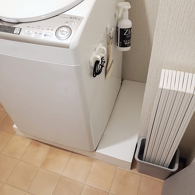 Bathroom,きれいに保つ,賃貸でも楽しく♪,賃貸,賃貸インテリア,100均リメイク,築25年以上,Daiso,プチプラインテリア,洗濯機まわり,お風呂のふた,珪藻土バスマット,掃除しやすく,SHARP,洗濯パンカバー,コメントお気遣いなく♡,すっきり暮らしたい,シンプル,ニトリ pinonの部屋