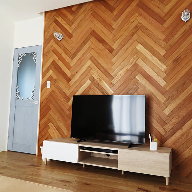 Lounge,TOSHIBA,東芝,REGZA 50インチ,LIXIL,ラシッサDパレット,ブルーペイント,アクセントパーツ,白い取っ手,テレビボード,ヘリンボーン,マリンランプ haruharuの部屋
