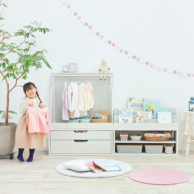 マミハピ,アイボリー,シンプルインテリア,シンプル,こどものいる暮らし,こどもと暮らす。,子どもと暮らす,キッズルーム,キッズスペース,子供部屋,子供のいる暮らし,ハンガー収納,洋服,洋服収納,衣類収納,子供服収納,子供服,リビングインテリア,リビング,収納,インテリア,組立家具,SHIRAISTORE,白井産業,子どものいる暮らし,ハンガー,ハンガーラック,シンプルな暮らし,Lounge,Overview SHIRAI_STOREの部屋