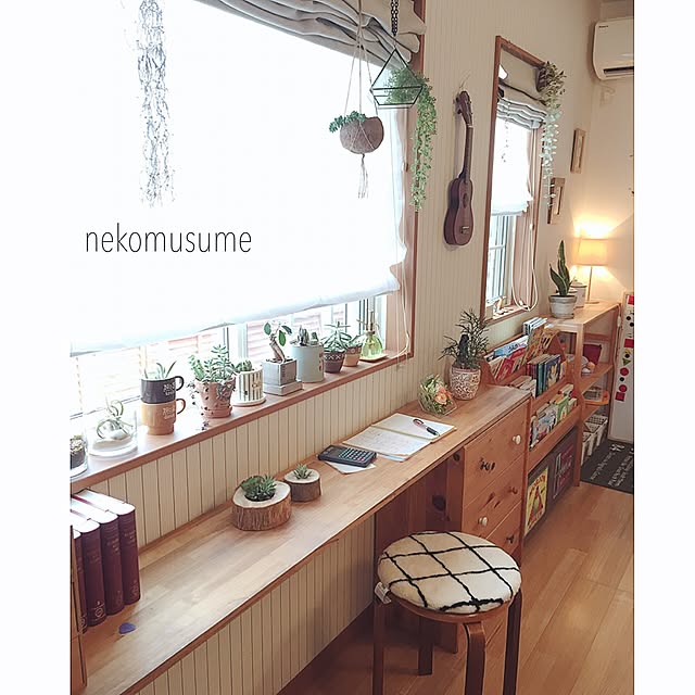 机を簡単にdiyできる 棚の上に板をのせるアイデア10選 Roomclip Mag 暮らしとインテリアのwebマガジン 机を簡単にdiyできる 棚の上に板をのせるアイデア10選 Roomclip Mag 暮らしとインテリアのwebマガジン