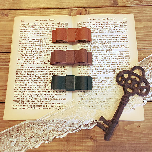 My Desk,本革バレッタ,アイアンオブジェ,洋書ディスプレイ,本革,ハンドメイド a-tree-naoの部屋