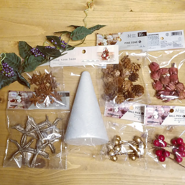 Bedroom,百均大好き,ダイソー,ツリーベース,ボールピック,パインコーンS,フヨウの木,スターアニス,ナチュラルパーツ,フェイクフラー,フォロワーの皆さんに感謝です,自己満足,好きな事してストレス発散！,手軽にハンドメイド,百均で揃う Chiの部屋
