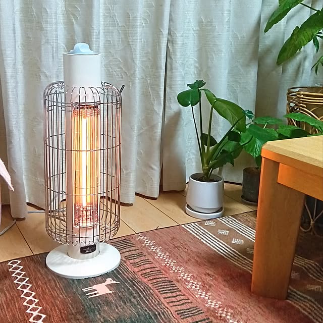 Lounge,買ってよかったもの,アラジングラファイトヒーター,アラジン,ふるさと納税,足元が冷えるから,冷え対策,持ち運びやすい,イベント参加,暖かくして過ごそう♡‪,寒くなってきたので…,コンパクト,家電,電気ストーブ,トリカゴ,暖かい灯り h.t.の部屋
