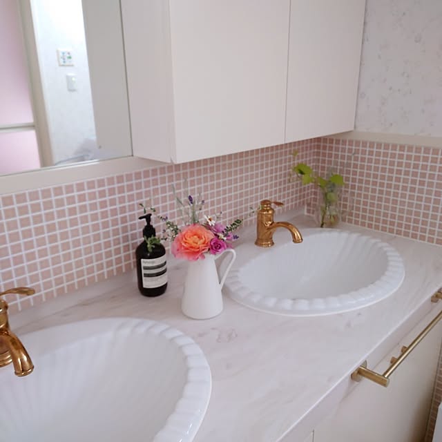 Bathroom,花びん,洗面所,洗面所リフォーム,洗面所タイル,IKEA,IKEAフラワーベース,ハンドソープ,イソップ,庭の花を生ける,薔薇のある暮らし,いいね、フォロー本当に感謝です♡,フォロワーの皆様に感謝です♫,いつも見て頂きありがとうございます♡,温かいコメントありがとうございます♡,皆さんの優しさに感謝です☆*。,素敵な出会いに感謝◡̈*♡.°⑅,ご訪問出来てなくごめんなさい,ご訪問が遅くなりごめんなさいm(__)m,後程ゆっくり訪問させていただきます♬*゜,今月もよろしくお願いします◡̈*♡,3枚投稿です♡ fleur-mamanの部屋