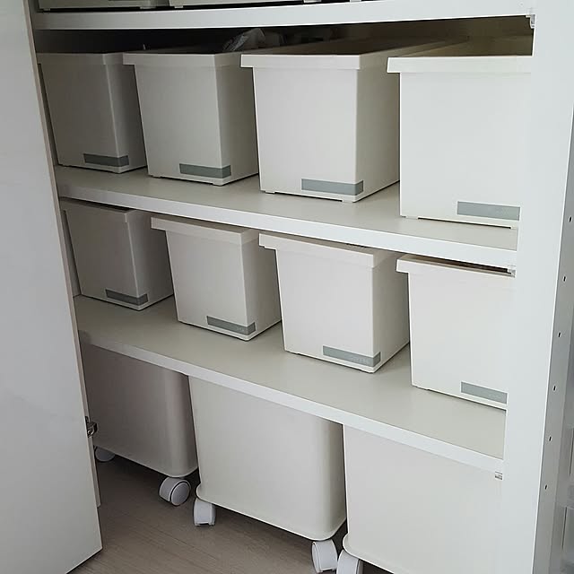 My Shelf,白が好き,キッチン雑貨,ざっくり収納,グルーピング,統一感,整理整頓,3並び,生活感をなくしたい,シンプルモダン,モノトーンインテリア,シンプル,すっきり暮らしたい,収納,ストック収納,家族が暮らしやすい部屋作り,スタイリッシュ,パントリー,片付け,RoomClipMagに載りました♥️ 110cafeの部屋