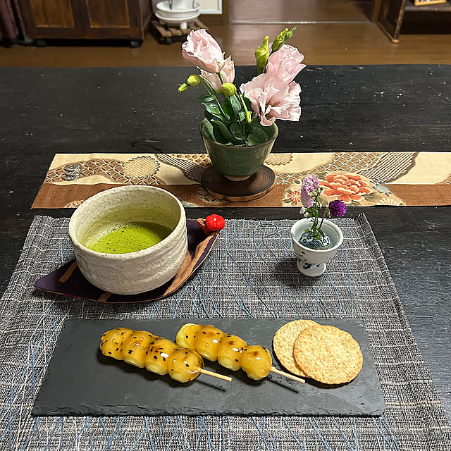 My Desk,テーブルセンター手作り,庭で咲いたトルコキキョウ,おやつタイム,フラワーベース,一輪挿しフラワーベース,一輪挿し,萩焼き抹茶茶碗,お抹茶,ダイソースレートプレート,和テイストが好き,花,ディスプレイ,手作り,アレンジメント,素敵な出会いに感謝♡,RCの出会いに感謝♡,出会いに感謝です♡,笑顔がいちばん！,いつも見てくれてありがとうございます♡,和の暮らし,3枚投稿です♡,秋,柿渋で染めた布で作ったコースター ritsukoの部屋