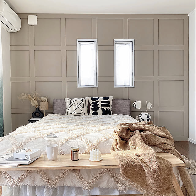 H&M HOME,キャンドル,ミックスインテリア,BOHOインテリア,セルフカラー,DIY,アクセントウォール,アクセント壁,アクセントクロス,寝室,韓国インテリア雑貨,北欧雑貨,海外インテリア,北欧インテリアに憧れる,韓国インテリアに憧れる,ナチュラルインテリア,シンプルナチュラル,ねこと暮らす,北欧ナチュラル,北欧インテリア,ねこのいる生活,海外インテリアに憧れる,韓国インテリア,シンプルモダン,いいね、フォロー本当に感謝です♡,セルフリフォーム,BOHO,Bedroom,冬支度,ディスプレイ棚,左端の板はあえて付けませんでした,ホテルライクインテリア,ホテルライクに憧れる,ホテルライクな暮らし,ベージュの壁,ベージュ×ホワイト,ベージュインテリア,クッション,模様替え chibi76の部屋