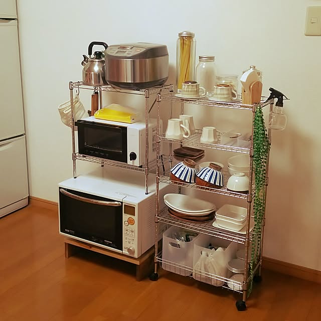 Kitchen,収納アイデア,シンプルライフ,積み重ねボックス,ラック,ミニマリスト,持たない暮らし,メタルラック,ジョイントラック,シンプルインテリア,収納,ダイソー,シンプルな暮らし,ミニマル,断捨離,ミニマルライフ,スチールラック,シンプル,ラック収納,ニトリ,食器収納,キッチン収納 emiの部屋