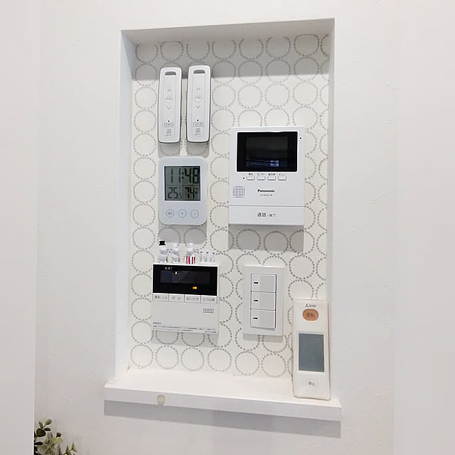 On Walls,リモコンニッチ,シャッターリモコン,電動シャッターリモコン,電動シャッター,リモコン置き場,リモコン収納,収納グッズ,100均アイテム,100円ショップ,セリア,100均,収納アイデア __home_m.の部屋