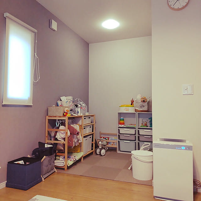 Lounge,ニトリ,無印良品,IKEA,ダイソー,トロファスト風,おもちゃ収納,カラーボックス,パイン材ユニットシェルフ,やわらかポリエチレンケース,抱っこ紐収納,絵本収納,子供服収納,おむつ用ゴミ箱,タイルカーペット,おまる,ダイキンの加湿空気清浄機,子供の遊び場,2畳 shoko985の部屋