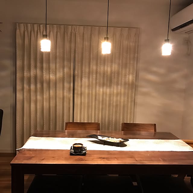 Lounge,コーヒー,シェル,夜バージョン,テーブルランナー,ダイニングテーブル,照明,ニトリ,雑貨,ダイソー,海を感じるインテリア,カフェ風 chi.ru.ta.yaの部屋