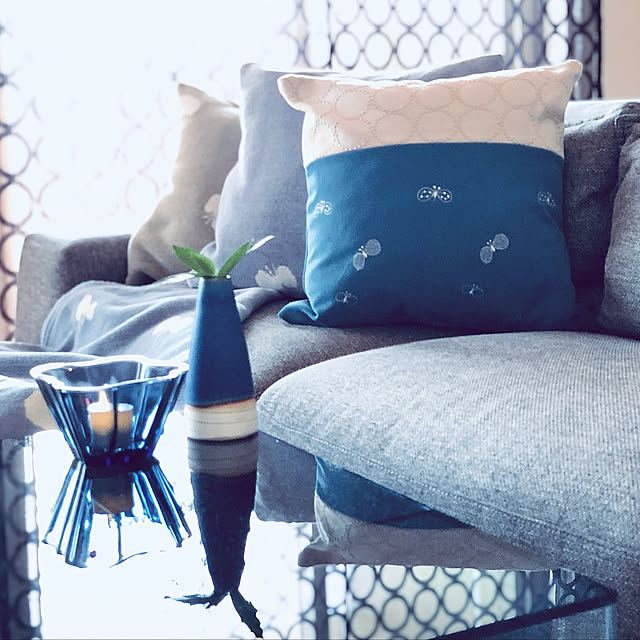 イベント参加,クッション,NATUZZI ITALIA ソファ,クリッパン クッションカバー,クリッパン×ミナペルホネン,KLIPPAN×minä perhonen,choucho,choucho ブランケット,ミナペルホネン クッションカバー,タンバリン,tambourine × choucho,ドットレースシェード,北欧ブルー,イタリア家具×北欧,北欧クッションカバー,常滑焼,青い花瓶,イッタラキャンドルホルダー,アルヴァ・アアルト,レイン,水玉レースカーテン,好きなものに囲まれて暮らす,On Walls teracoyaWORLDの部屋